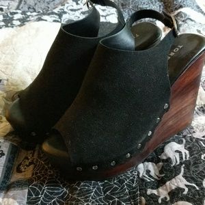 Wood wedges with suede and rivets
